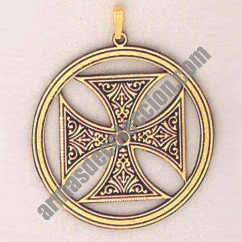 Colgante Cruz Templario. Damasquinado oro.